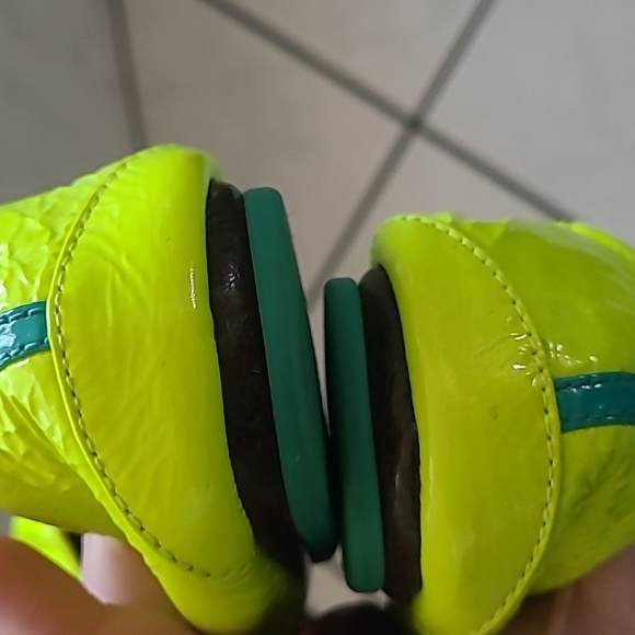 Size 8 neon yellow tieks - Picture 4 of 5